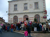 Father Christmas visits Rochechouart